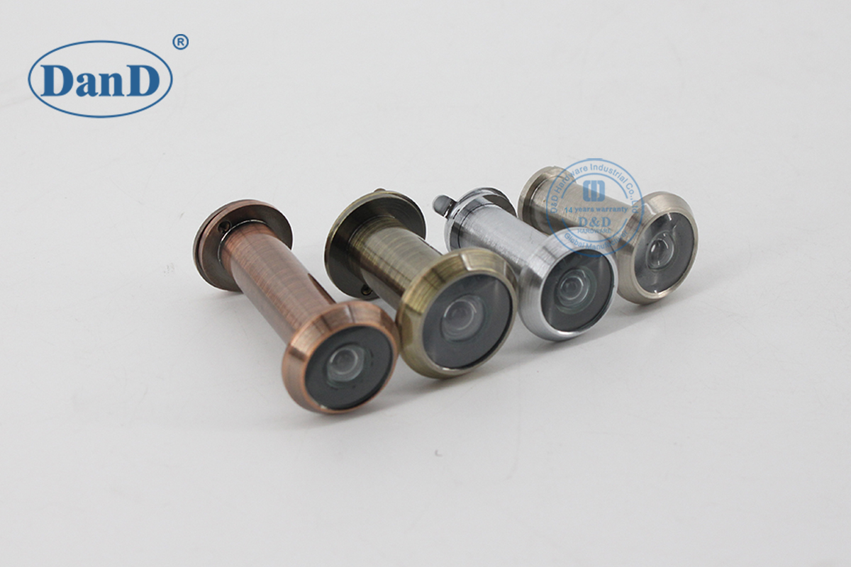 Puerta exterior con gran espectador de mirilla