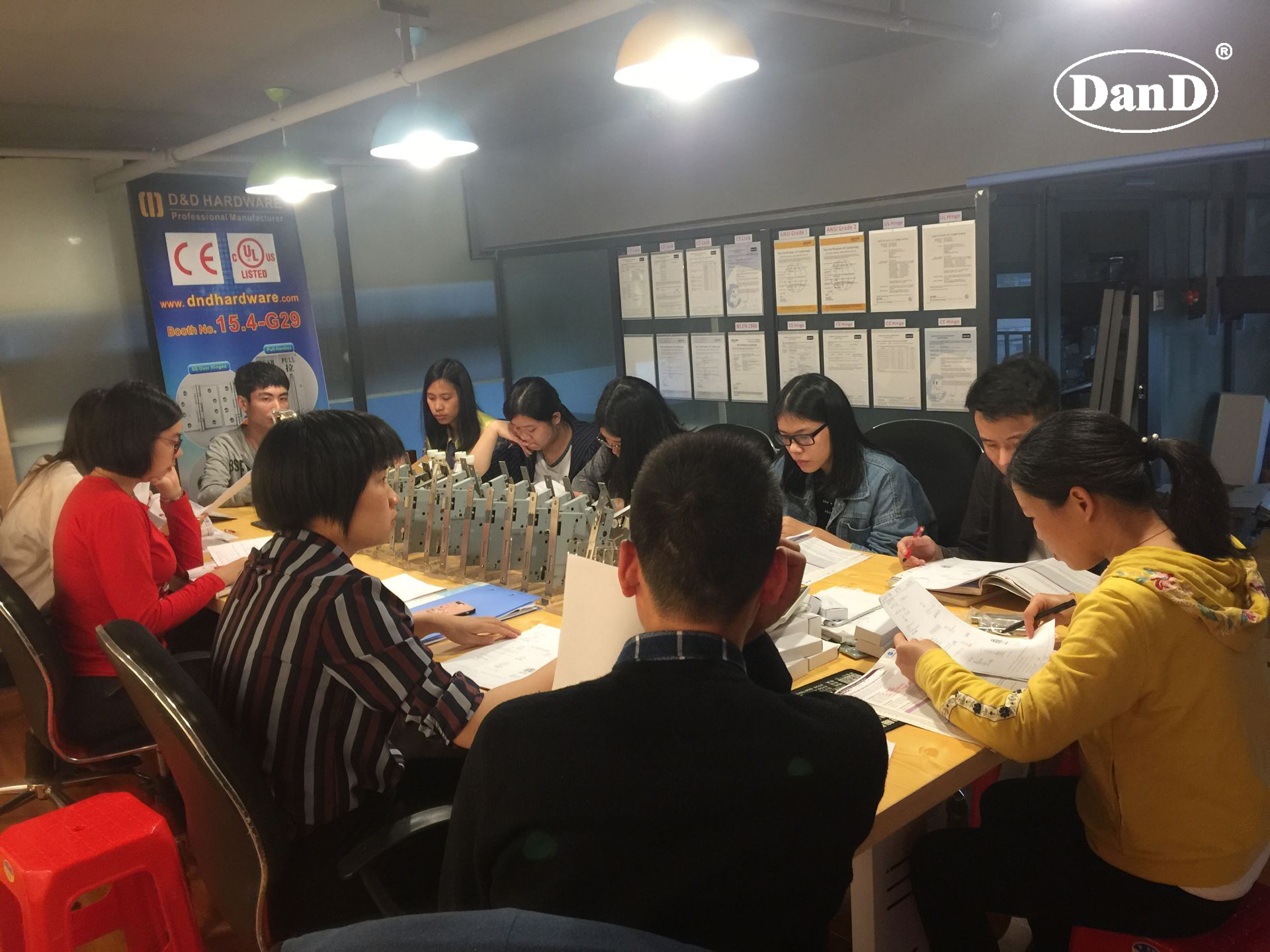 C&oacute;mo el equipo de D&D calificado puede ayudar a los clientes a encontrar el hardware correcto Solution-D y D